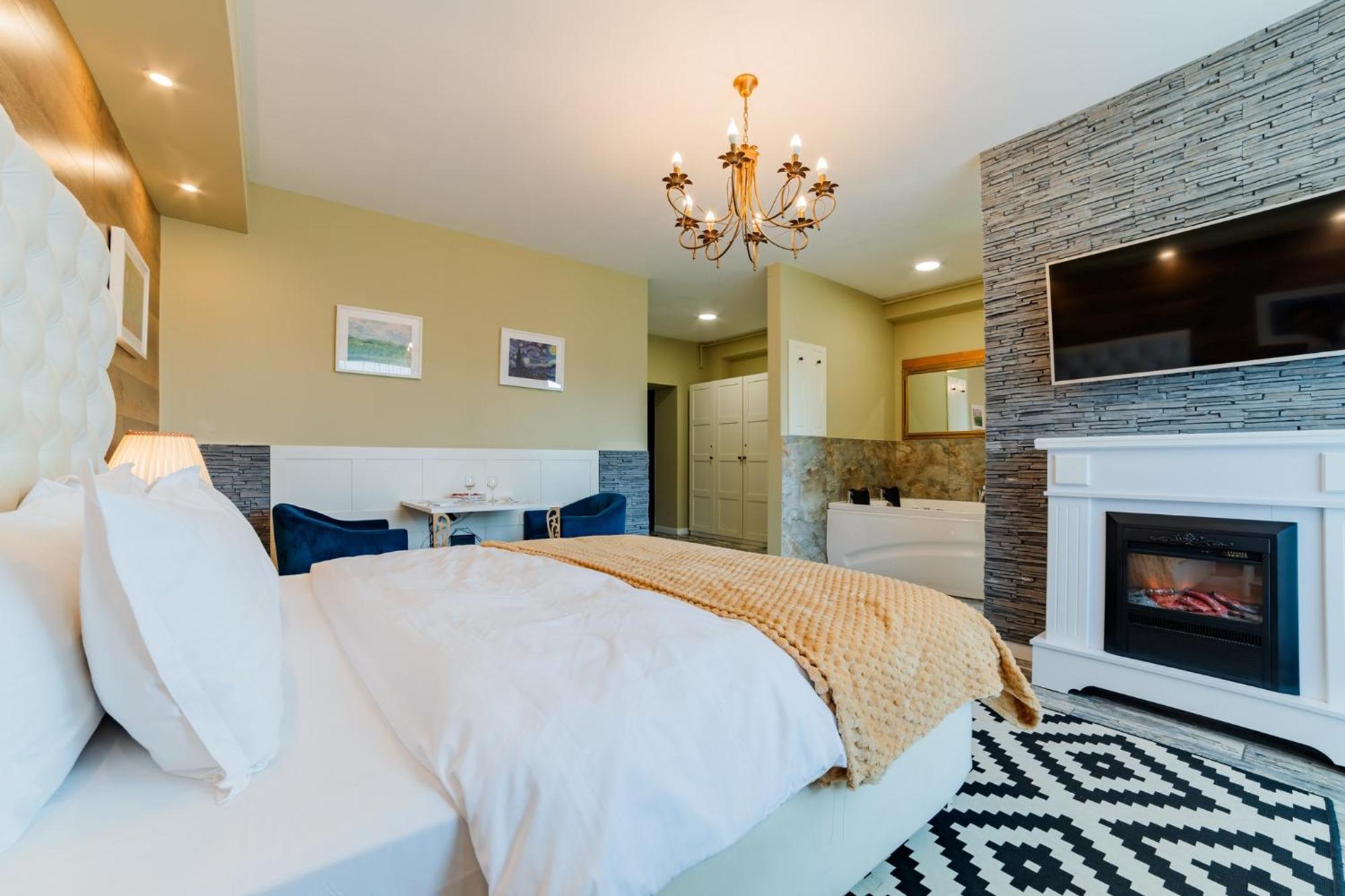 Romantic Jacuzzi Chic Apartment Синая Екстериор снимка
